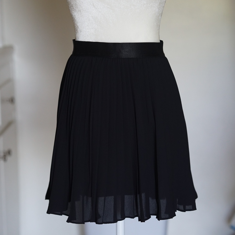 (BOGO) NWOT Pleated Mini Skirt